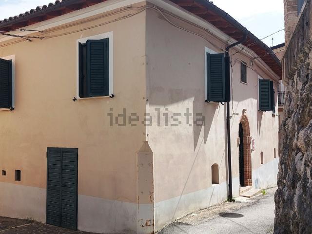Casa in vendita a Isola Del Gran Sasso, Abruzzo