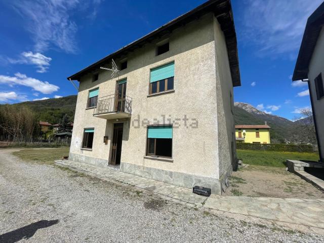 Casa in vendita a Sorico, Lombardia