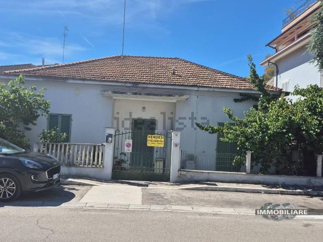 Casa in vendita a Unione dei Comuni della Val Vibrata, Tortoreto