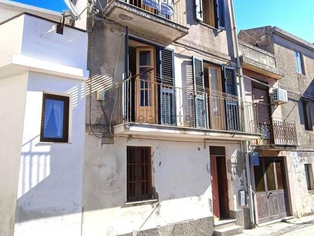 Casa in vendita a Monforte San Giorgio, Messina
