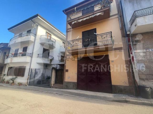 Casa in vendita a Calvi Risorta, Campania