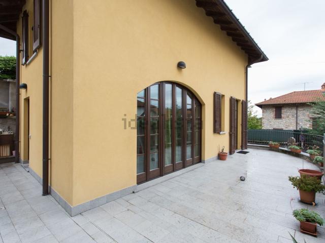Casa in vendita a Unione dei comuni del Medio Verbano, Sangiano