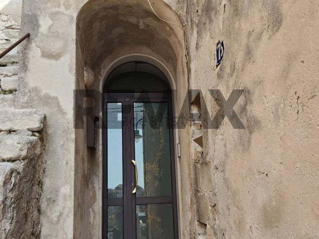 Casa in vendita a Monterosso Almo, Sicilia