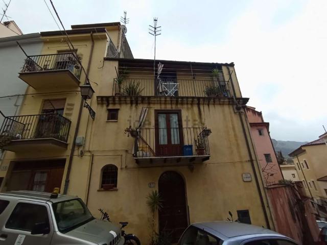 Casa in vendita a Castelbuono, Sicilia