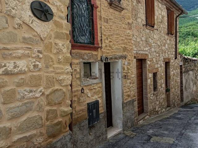 Casa in vendita a Castel Santa Maria, Castelraimondo