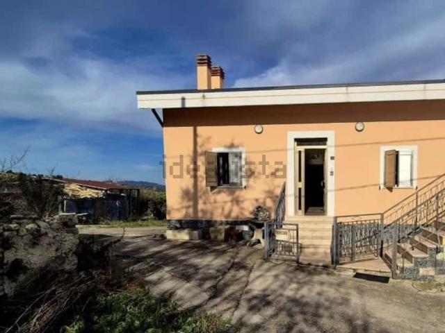 Casa in vendita a Trosciano Superiore, Farindola