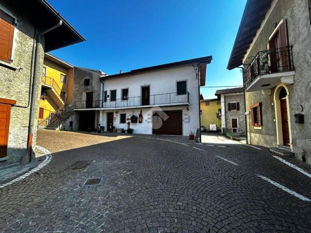 Casa in vendita a Dubino, Lombardia