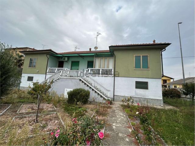 Casa in vendita a Robbio, Lombardia