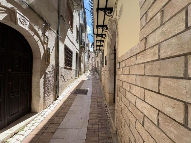 Casa in vendita a Monteroduni, Molise