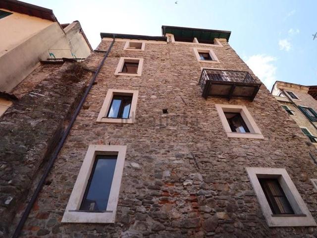 Casa in vendita a Dolceacqua, Liguria