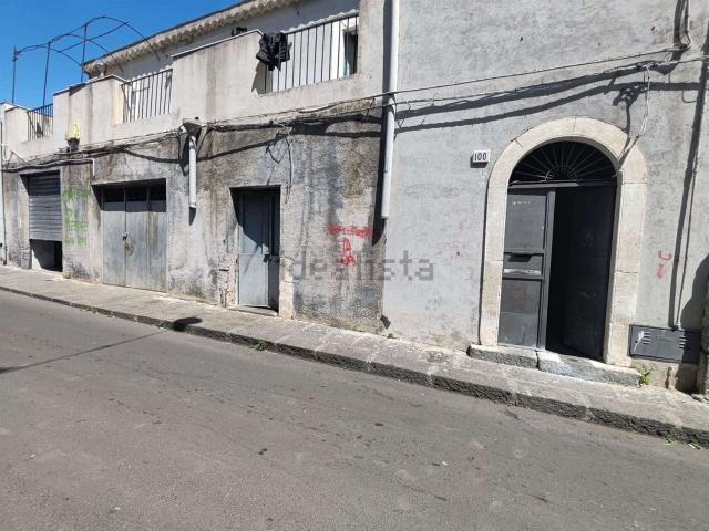 Casa in vendita a Borgo-Sanzio, Catania
