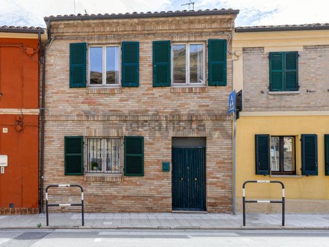 Casa in vendita a Castelnuovo, Marche