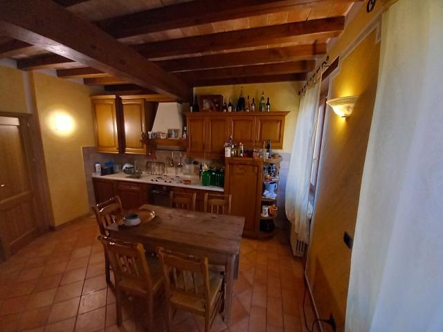 Casa in vendita a Zavattarello, Lombardia