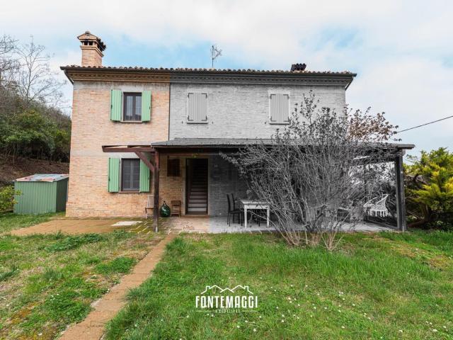 Casa in vendita a Molinaccio, Marche