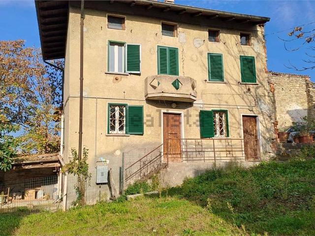 Casa in vendita a Borgoratto Mormorolo, Lombardia