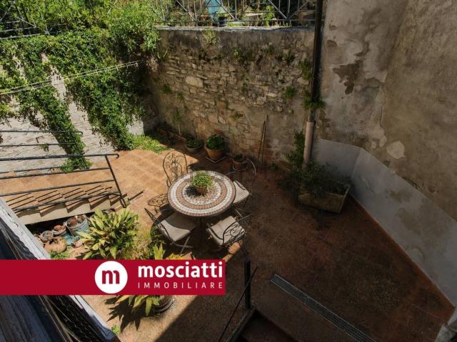 Casa in vendita a Esanatoglia, Macerata