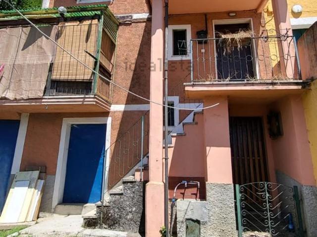 Casa in vendita a Montebruno, Liguria