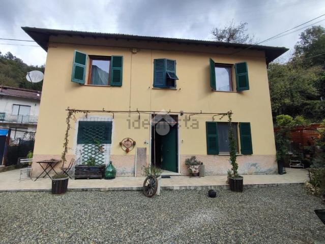 Casa in vendita a Montoggio, Liguria