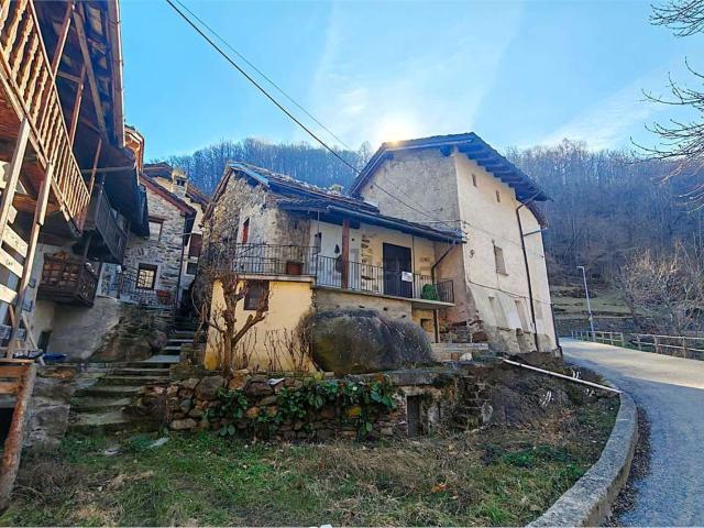 Casa in vendita a Lillianes, Aosta