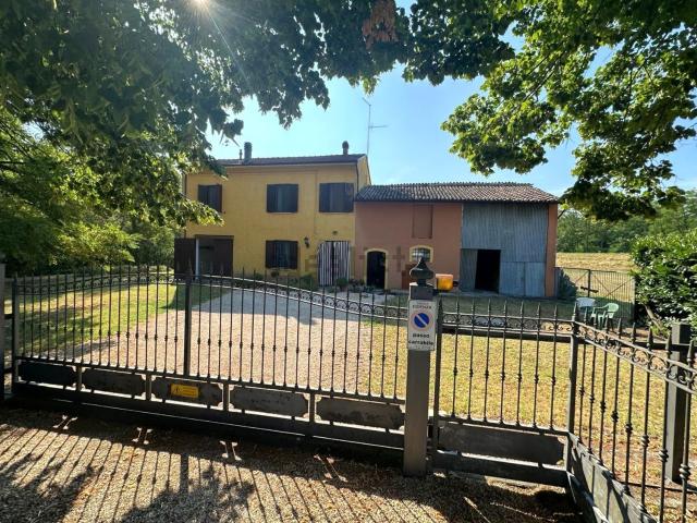 Casa in vendita a Castellina San Pietro, Soragna