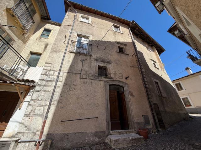 Casa in vendita a Rocca Di Mezzo, Abruzzo