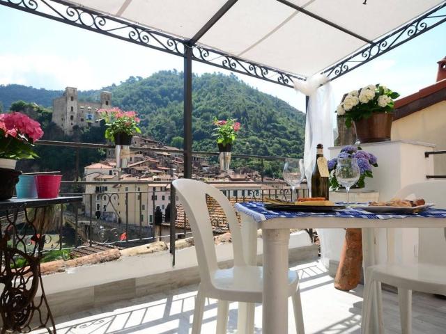 Casa in vendita a Dolceacqua, Liguria