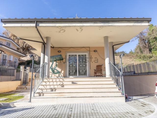 Casa in vendita a Colle Angeloni, Roma Capitale