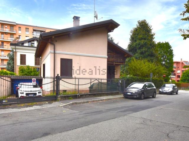 Casa in vendita a Cazzaniga, Monza