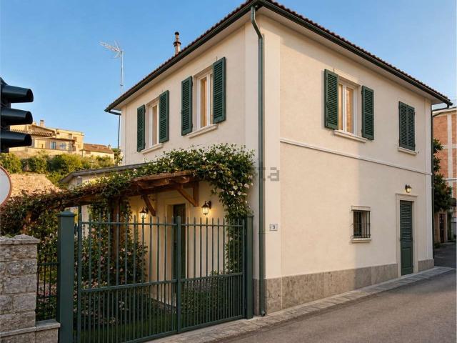 Casa in vendita a Vitorchiano, Lazio