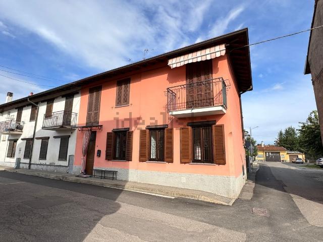 Casa in vendita a Saronno, Lombardia
