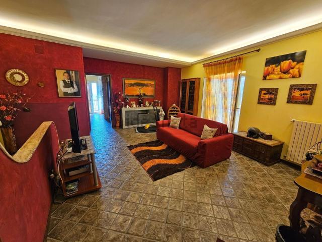 Casa in vendita a Valverde, Enna