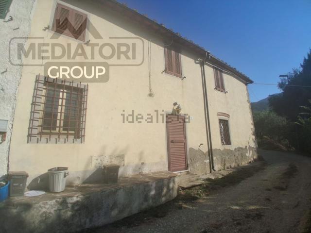 Casa in vendita a Tobbiana, Montale