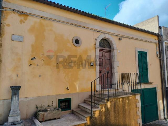 Casa in vendita a Chiaramonte Gulfi, Sicilia