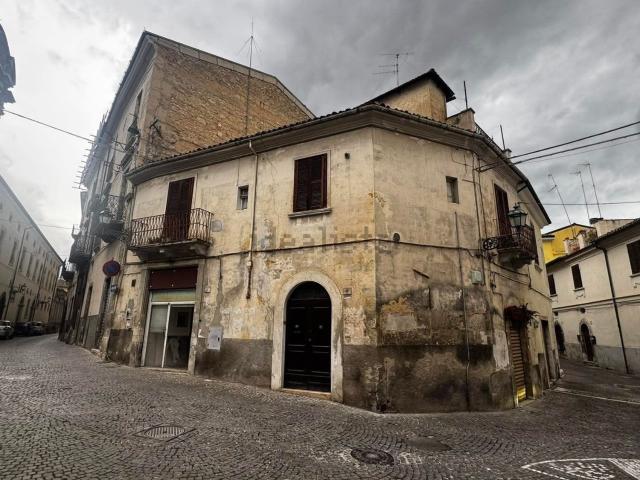 Casa in vendita a Sulmona, L'Aquila