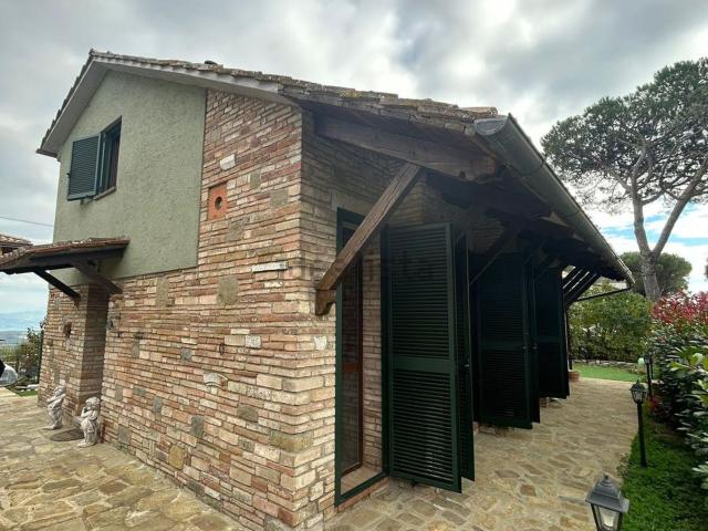 Casa in vendita a Passignano Sul Trasimeno, Umbria