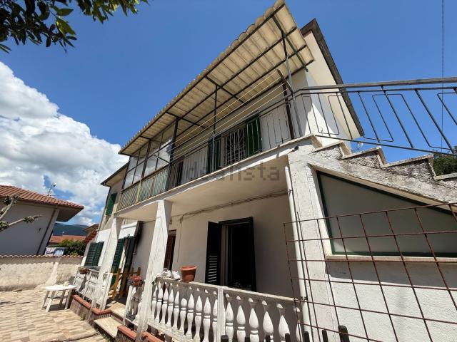Casa in vendita a Larghetto, Rieti