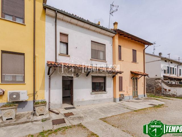 Casa in vendita a Bastida Pancarana, Lombardia