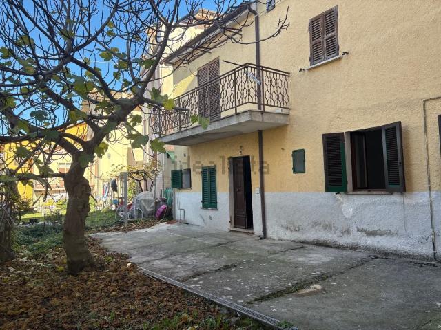 Casa in vendita a Fossato Di Vico, Umbria