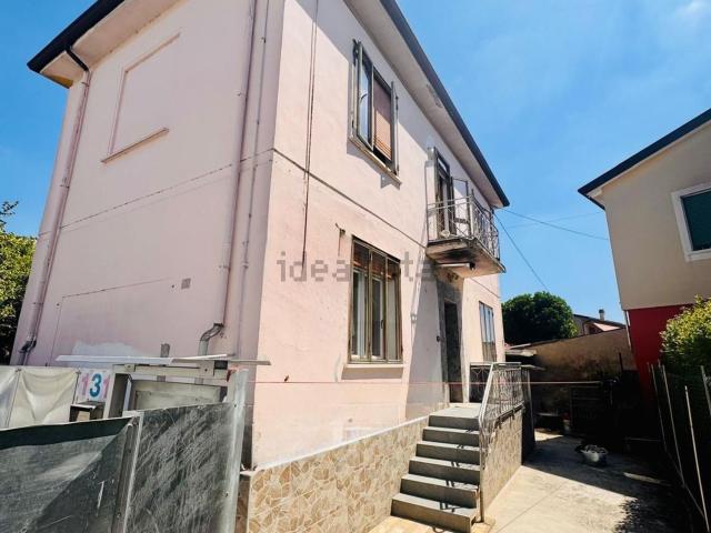 Casa in vendita a Legnago, Verona