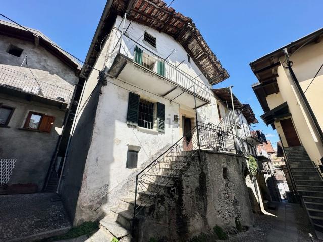 Casa in vendita a Vercana, Lombardia