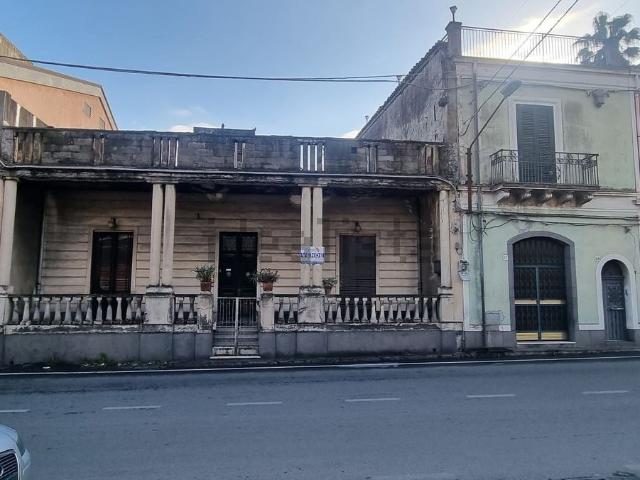 Casa in vendita a Giarre, Sicilia