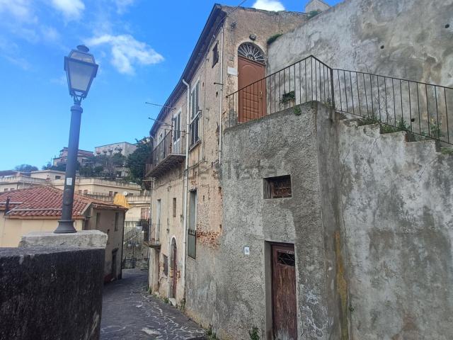 Casa in vendita a Sant'angelo Di Brolo, Sicilia