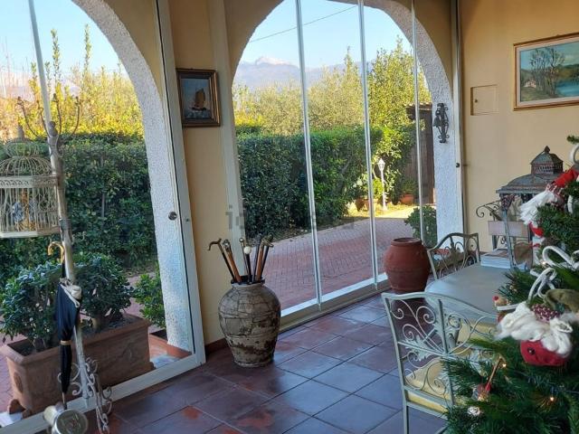 Casa in vendita a Marina di Massa, Marina Di Massa