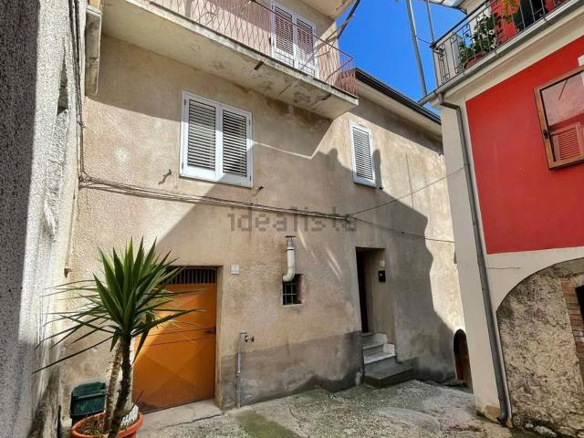 Casa in vendita a Montella, Campania