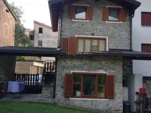 Casa in vendita a Margno, Lombardia