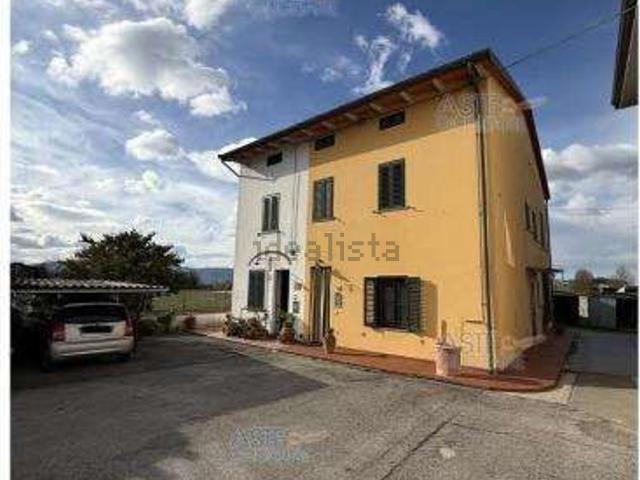 Casa in vendita a Agliana, Toscana