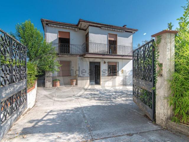 Casa in vendita a Torrice, Lazio