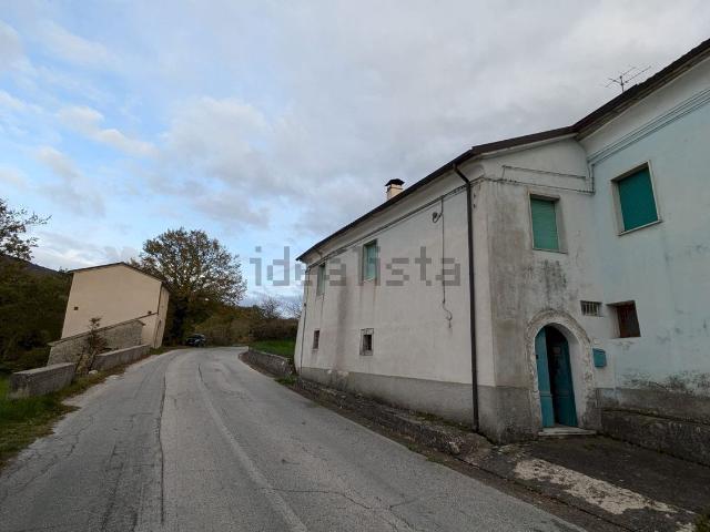 Casa in vendita a Castelpetroso, Molise