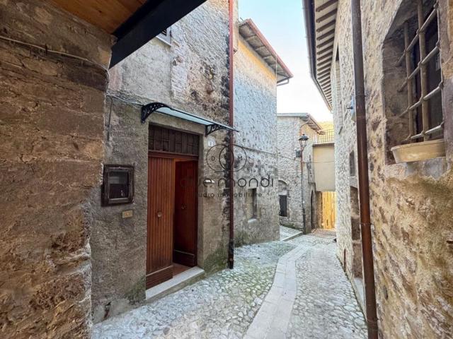Casa in vendita a Sant'anatolia Di Narco, Umbria