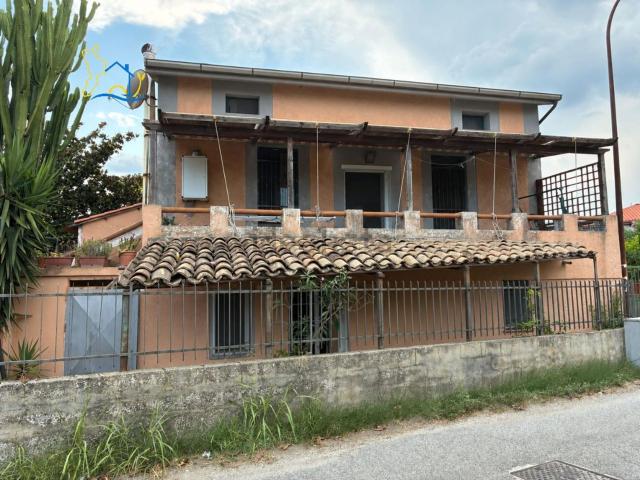 Casa in vendita a Marina di Davoli, Davoli